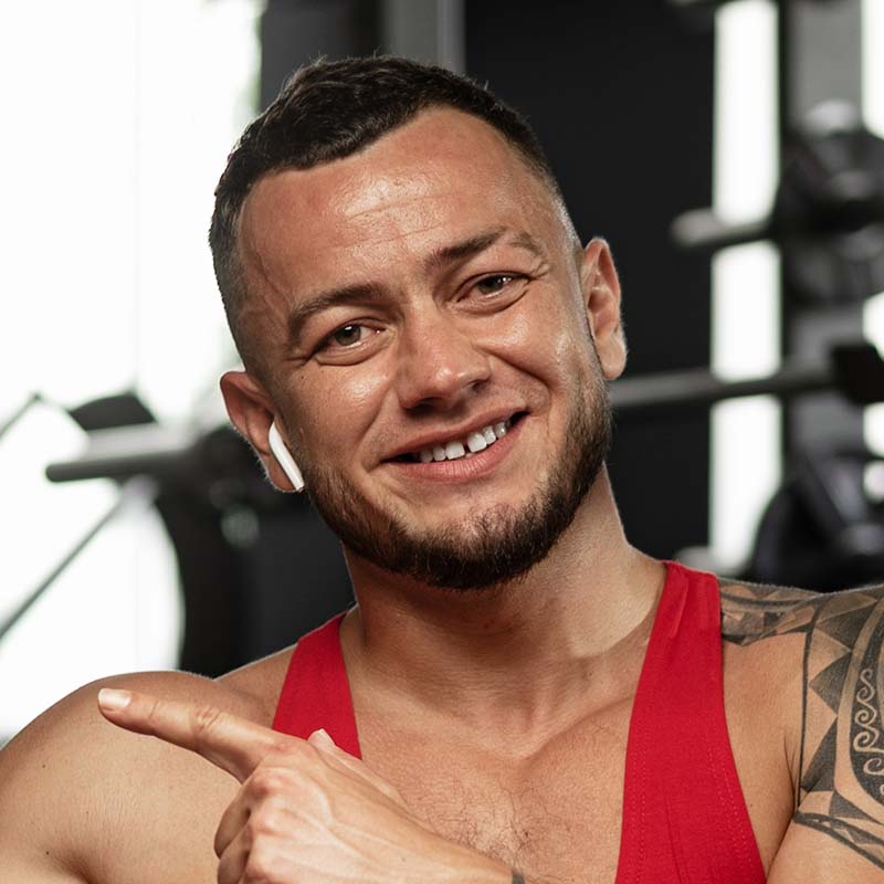 Portrait Of Man Bodybuilder In Red Shirt In Gym Tf7zqwd.jpg